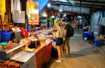 ถนนคนเดิน หมู่บ้านอีต่อง ถนนคนเดิน หมู่บ้านอีต่อง